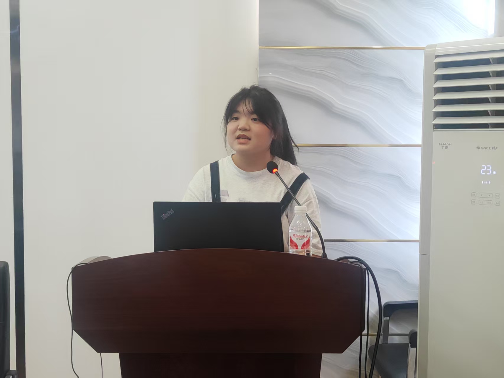 奉晓娟发言.jpg